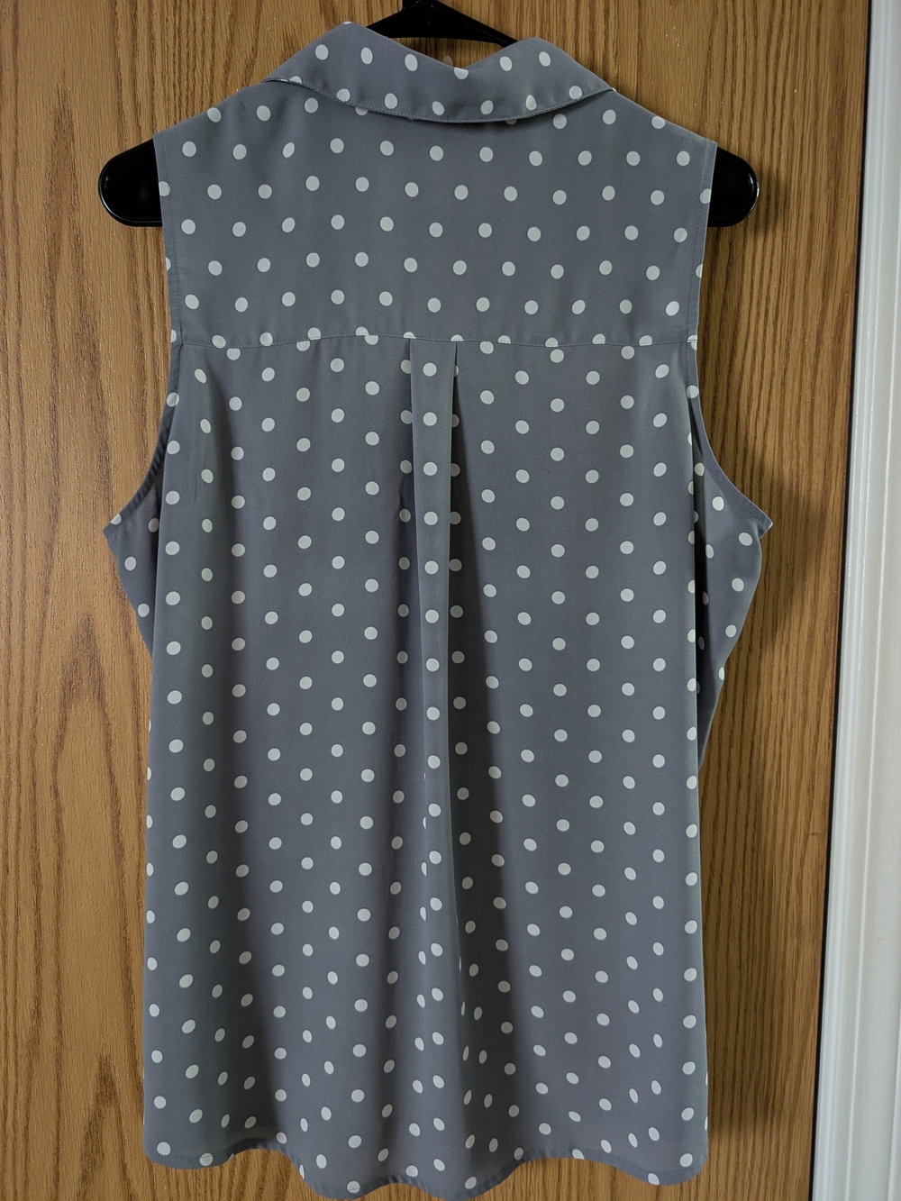 Express Sleeveless Polka Dot Button-Front Blouse - Gray/White - Picture 2 of 3